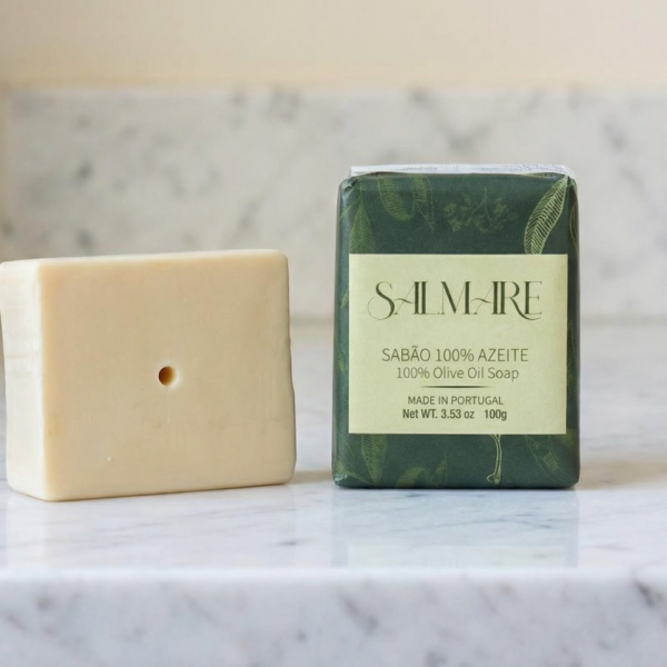 Sabão artesanal retangular de azeite com furo central Salmare.